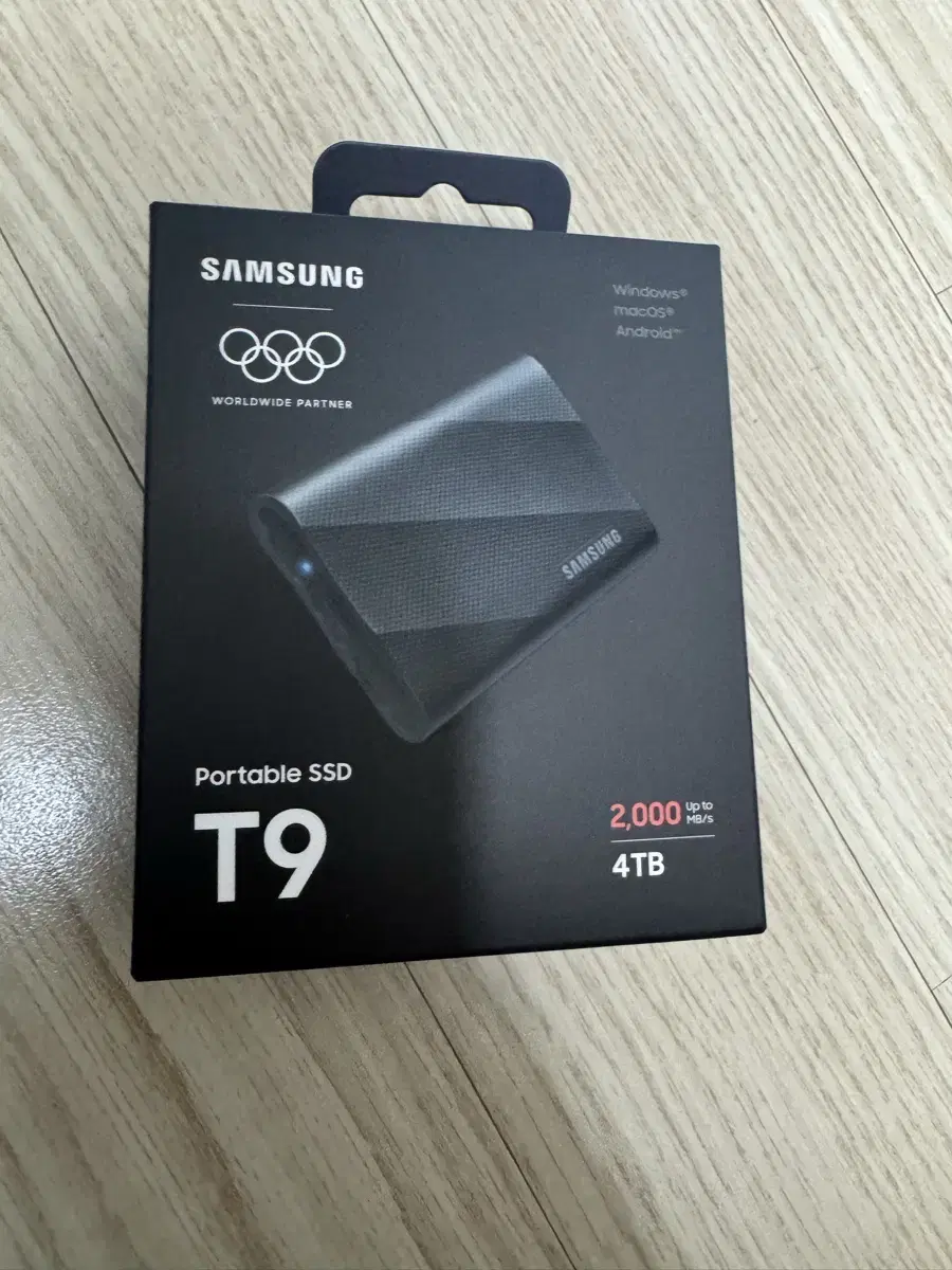 삼성 SSD T9 4TB 미개봉 새제품 팝니다.